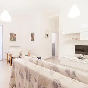 https://055-gg-house.hotelitalianriviera.com